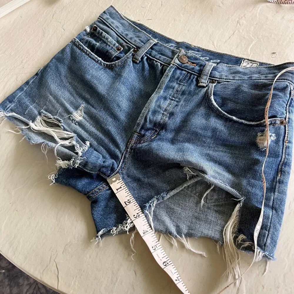 We The Free People Sofia Distressed Denim Shorts Size 27 - Picture 6 of 10